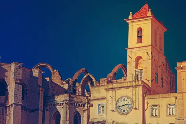 Iglesia del Carmo - ruinas en Lisboa, Portugal . — Foto de Stock