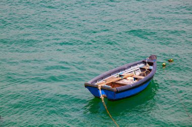 Cascais Bay, Cascais, Portekiz sakin Denizi üzerinde tekne