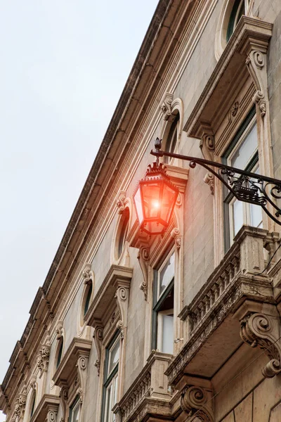 Old street lamp  in Lisbon, detail of an old lighting in the cit — Stock Photo, Image