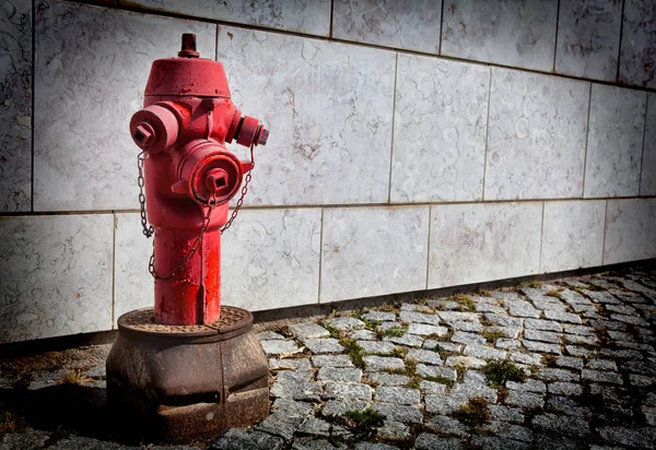 Hidratante vermelho em Lisboa Portugal — Fotografia de Stock