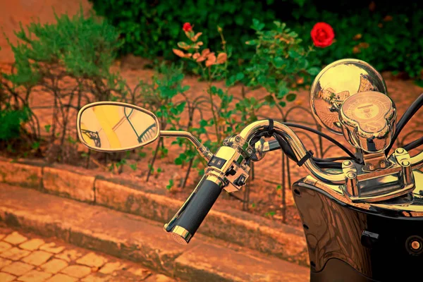Fechar o painel de instrumentos de uma mota. efeito vintage . — Fotografia de Stock