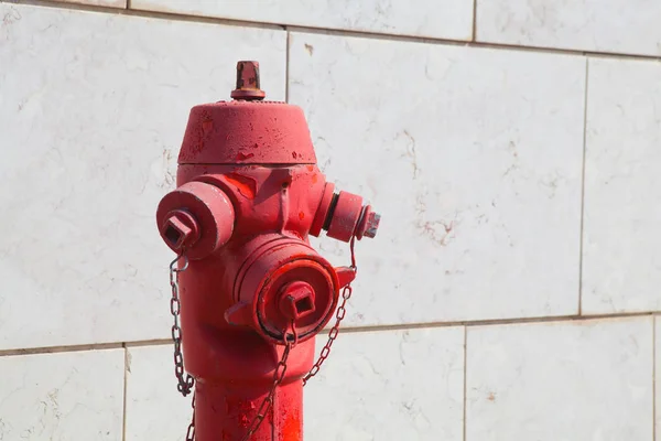 Bouche d'incendie rouge à Lisbonne Portugal — Photo