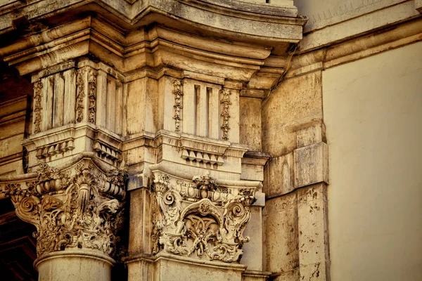 Детали древней архитектуры, в Лиссабоне . — стоковое фото