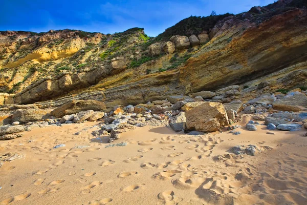 De rotsachtige kust gezien in Sintra Portugal — Stockfoto