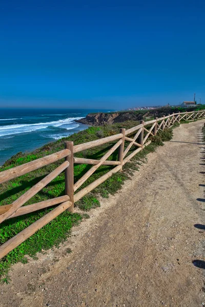 Atlantik Okyanusu kıyısında görünümü. Sintra Portekiz