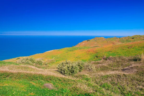 Atlantik Okyanusu kıyısında görünümü. Sintra Portekiz