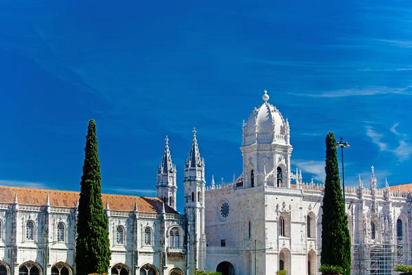 Mosteiro dos Jeronimos (Hieronymites klášter), se nachází v — Stock fotografie