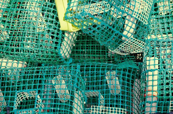 A móló halmozott homár vagy rák edények — Stock Fotó