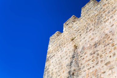 Taş duvar ve mavi gökyüzü, arka plan