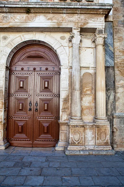 A beautiful wooden portal of a church — Stock Photo, Image