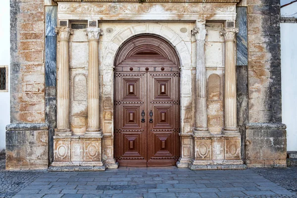 A beautiful wooden portal of a church — Stock Photo, Image