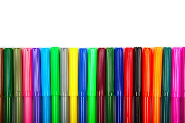 Beaucoup de couleurs assorties marqueurs stylos isolés sur fond blanc — Photo