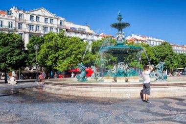 Lisbon, Portekiz - 10 Eylül. 2017. Rossio Çeşmede 