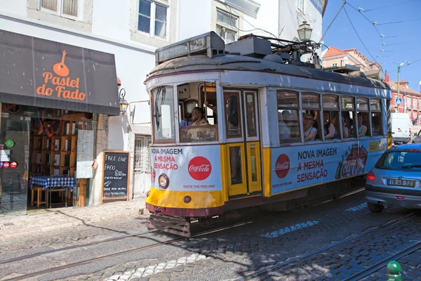 Lissabon, Portugal - 14 September. 2017. Vintage spårvagnen i cit — Stockfoto