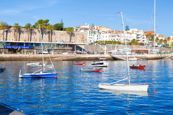 Cascais, Πορτογαλία - 24 Σεπτεμβρίου. 2017. Σκάφη, ιστιοφόρα και — Φωτογραφία Αρχείου