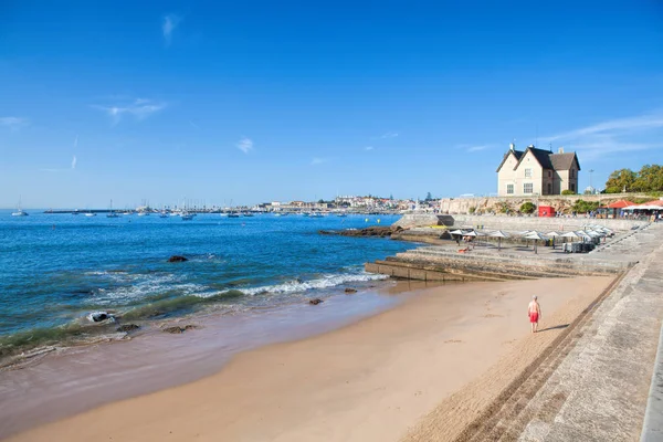 CASCAIS, PORTUGAL - SETEMBRO 24. Em 2017. Vista de uma praia no — Fotografia de Stock