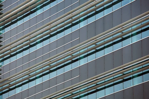 Modern bina. Camdan yapılmış modern ofis binası.