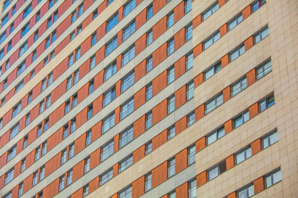 Il modello di finestre blu presso l'edificio — Foto Stock