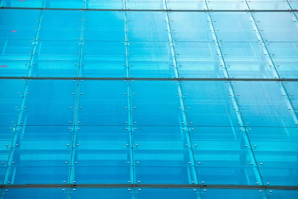 Modern building. Modern office building with facade of glass — Stock Photo, Image