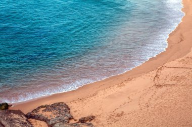 Kum plaj arka plan dalga