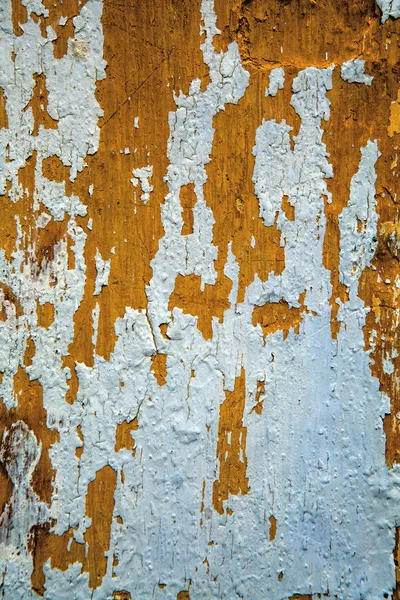 Zvětralé bílé lakované dřevo, staré poškozené barva — Stock fotografie