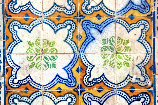 Telhas decorativas típicas, azulejos antigos detalhe Lisboa, arte e d — Fotografia de Stock