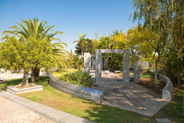 Beautiful park scene in public park — Stock Photo, Image