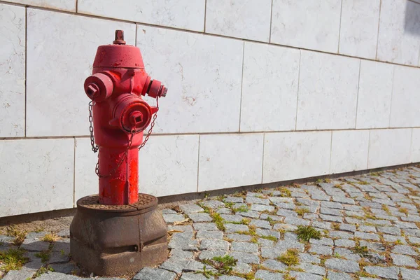 Bouche d'incendie rouge à Lisbonne Portugal — Photo