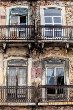 Eski bir binanın dış cephe windows .