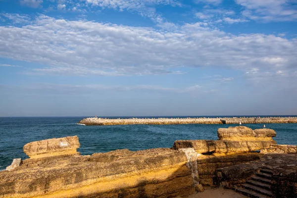 Costa Atlántica Portuguesa. Playa y rocas de Ericeira — Foto de Stock
