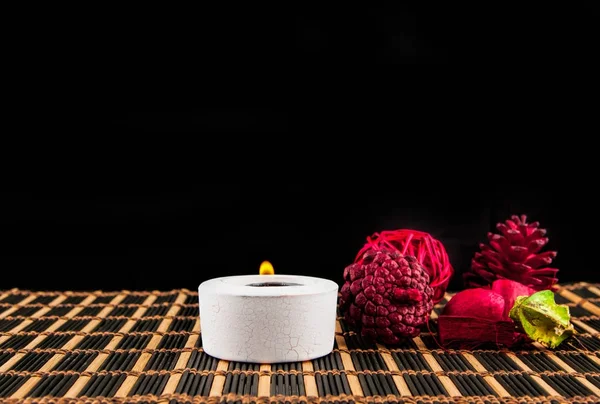 Spa  scene - aromatherapy candle and flower on a black backgroun — Stock Photo, Image