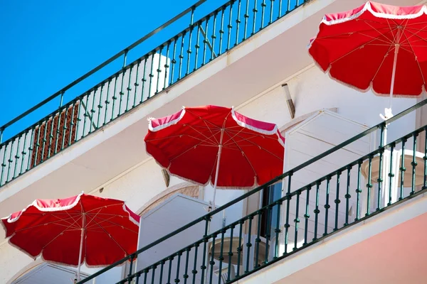 Красивый балкон в отеле — стоковое фото