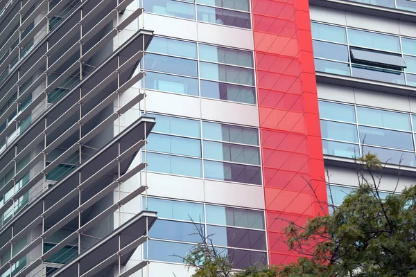 Detalhe de janelas em um edifício moderno. Contexto empresarial — Fotografia de Stock
