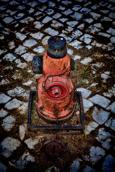 Hidratante vermelho em Lisboa Portugal — Fotografia de Stock
