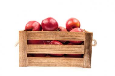 Beyaz arka plan üzerinde izole elma ile ahşap kutu