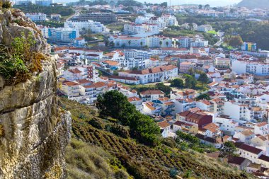 Nazare beach Atlantik Okyanusu kıyısında görüntüleyin. Portekiz 