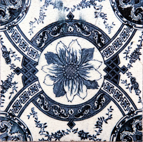 Típicos azulejos decorativos, azulejos antiguos detalle Lisboa, arte y d — Foto de Stock