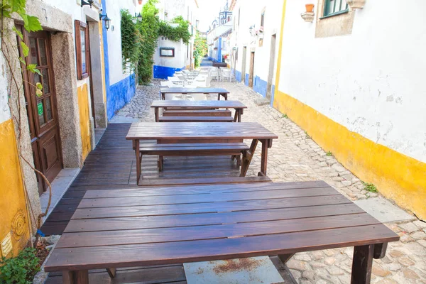 Narrow Street nella città medievale portoghese di Obidos — Foto Stock