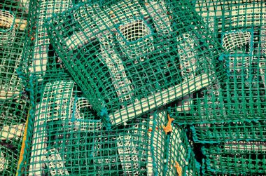 Istakoz ya da Yengeç tencere iskelede yığılmış