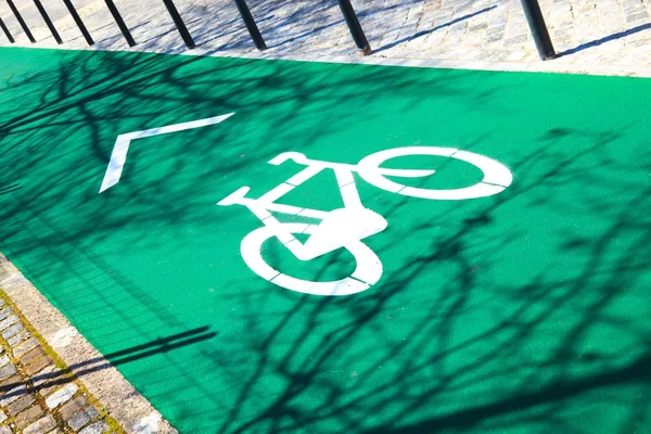 Sinal de bicicleta na estrada em Lisboa Portugal — Fotografia de Stock