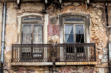 Eski bir binanın dış cephe windows .