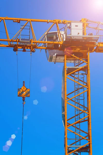 Part construction crane with blue sky background — Stock Photo, Image