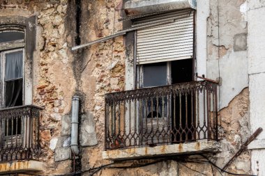 Eski bir binanın dış cephe windows .