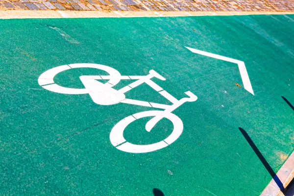 Sinal de bicicleta na estrada em Lisboa Portugal — Fotografia de Stock