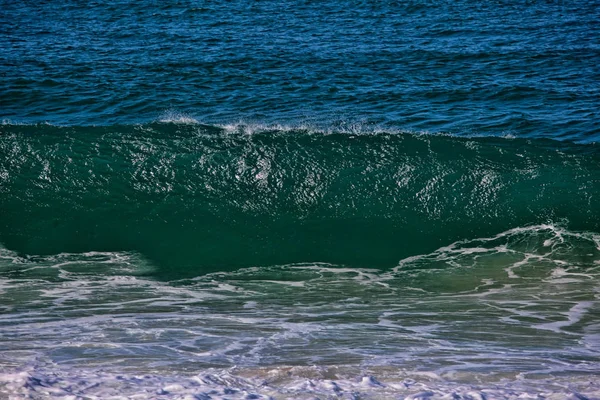 Aqua ve mavi renkleri ile güzel okyanus dalga .