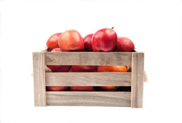 白い背景で隔離のリンゴの木箱 — ストック写真