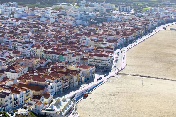 Blick auf den Nazistrand an der Küste des Atlantiks. portugal — Stockfoto