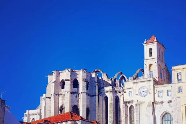Carmo-kerk - ruïnes in Lissabon, Portugal. — Stockfoto