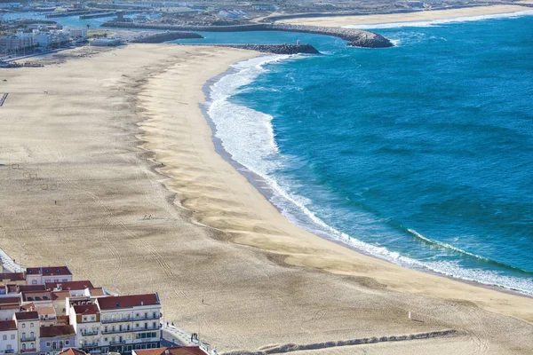 Costa nazare e vista de praia arenosa. Portugal  . — Fotografia de Stock
