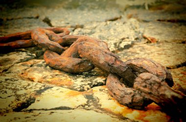 Bir gemide bir demirleme seçici odak, çapa zincirini